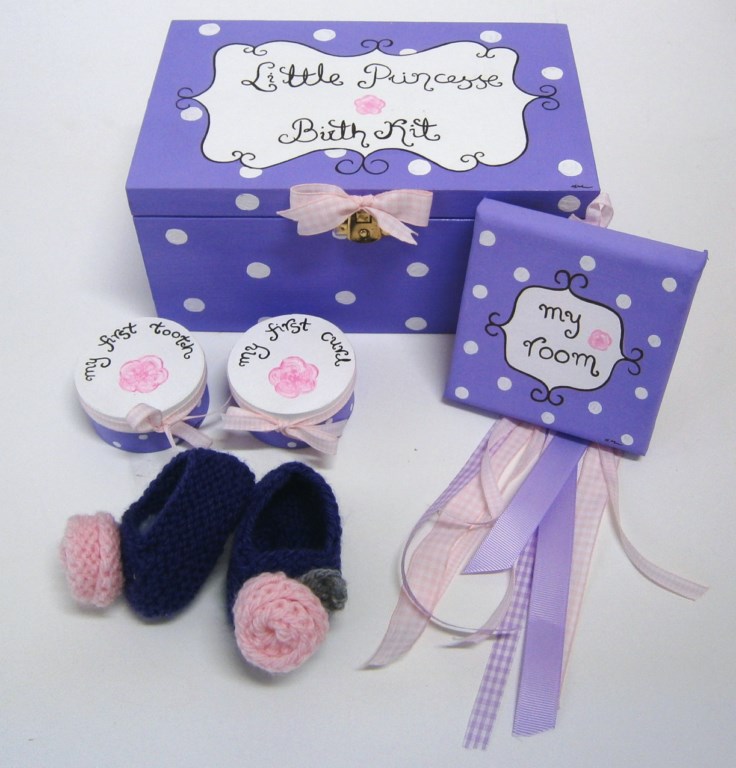 Personalized Newborn gift set Purple polka dots NBG036
