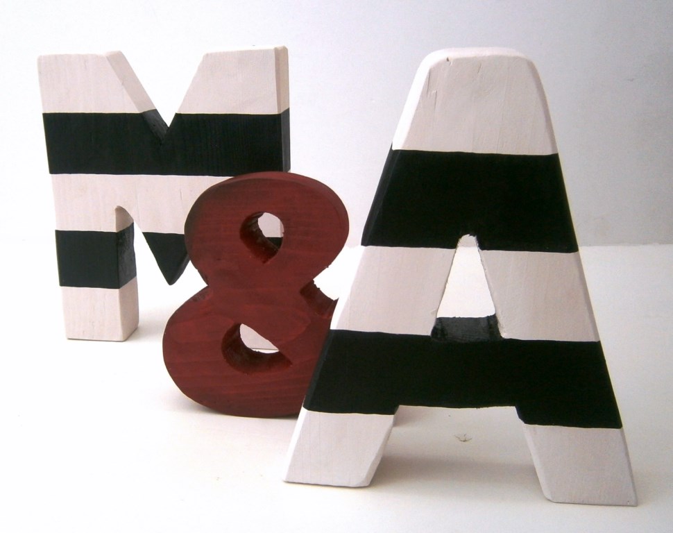 Wooden initial personalized nursery decoration - ZG017