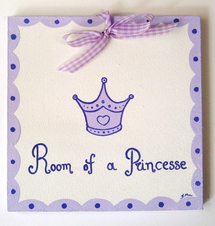 Personalized door signs Crown lilac - DTP037