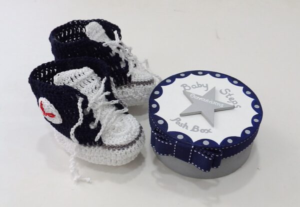 Baby steps - hand knitted shoes in a wooden box NBG046
