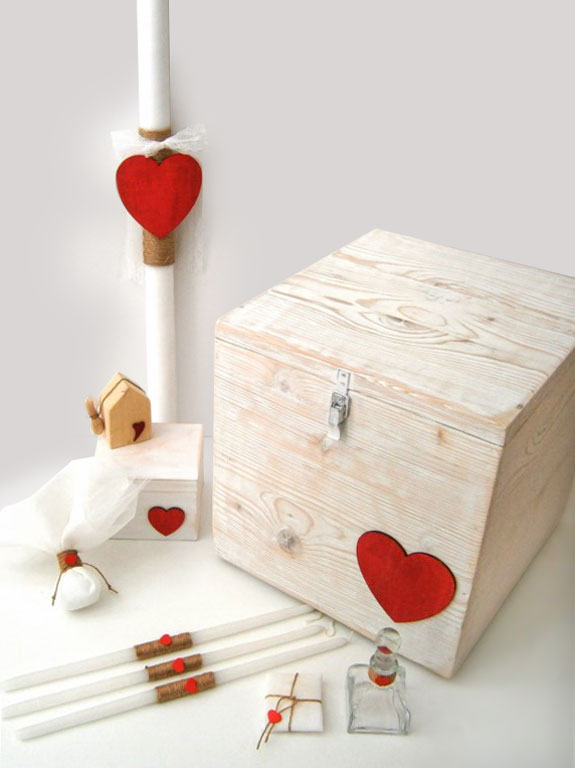 Βαπτιστικό σετ Κόκκινη καρδιά με κουτί από φυσικό ξύλο, χειροποίητο, ντεκαπέ, με ασορτί λαδοσέτ και λαμπάδα βάπτισης με φυσικό σχοινί και κόκκινη καρδιά